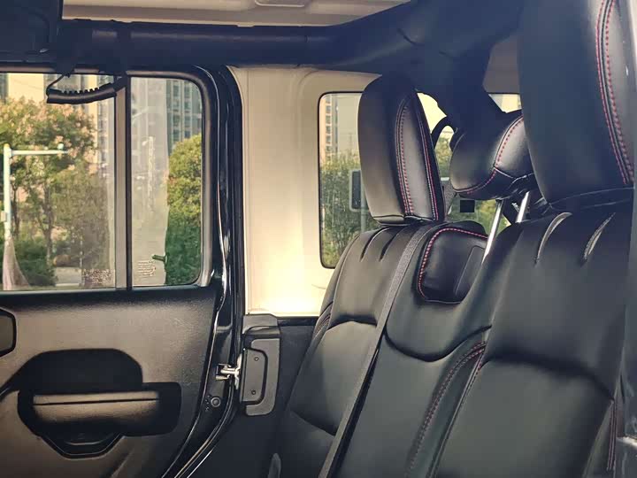 Фото 11 - Jeep Wrangler