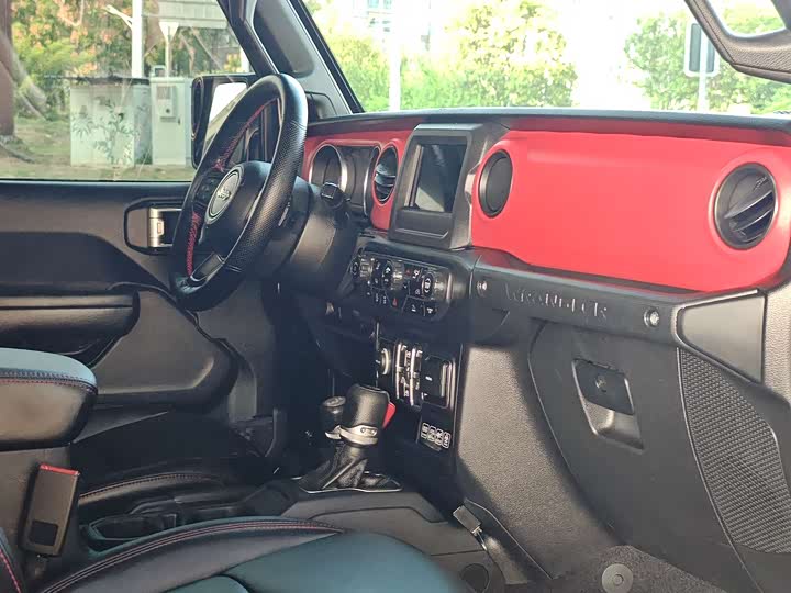 Фото 13 - Jeep Wrangler