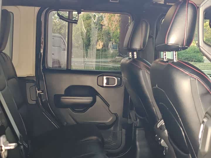 Фото 14 - Jeep Wrangler