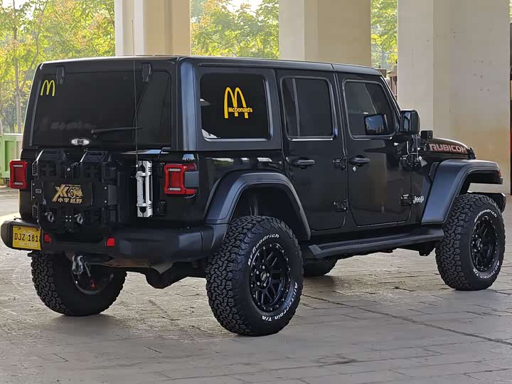 Фото 18 - Jeep Wrangler