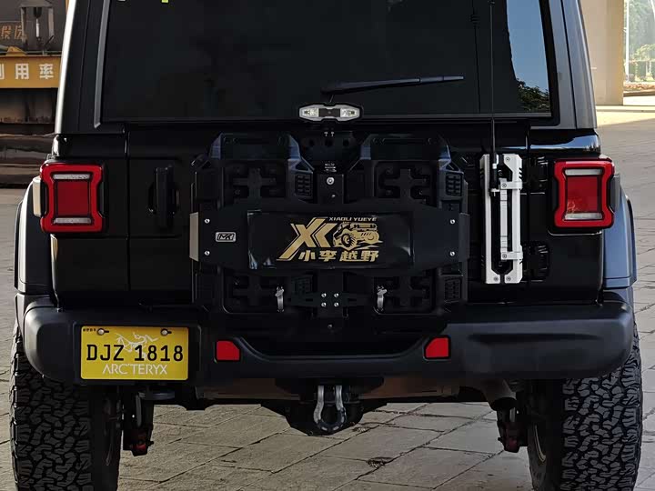 Фото 19 - Jeep Wrangler