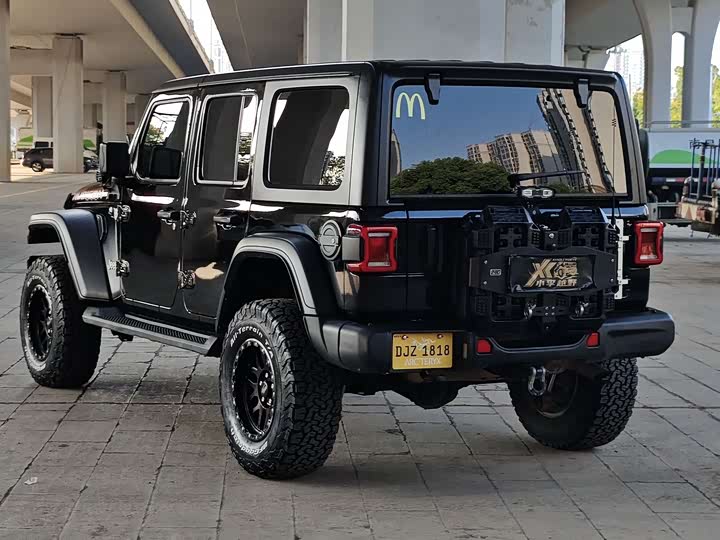 Фото 20 - Jeep Wrangler