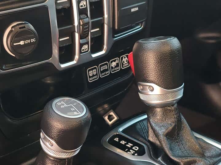 Фото 9 - Jeep Wrangler