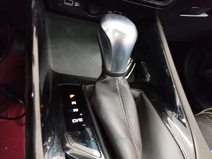 Фото 14 - Roewe i5