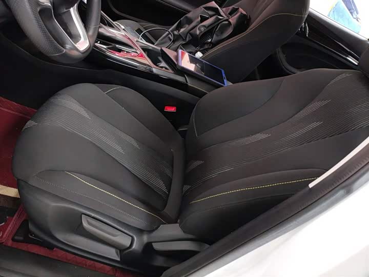 Фото 15 - Roewe i5