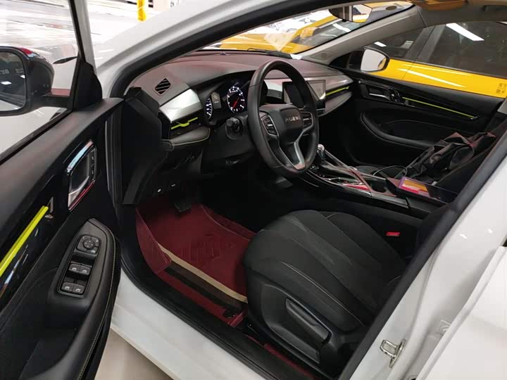 Фото 16 - Roewe i5