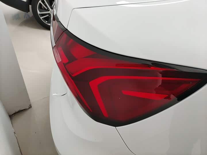 Фото 8 - Roewe i5