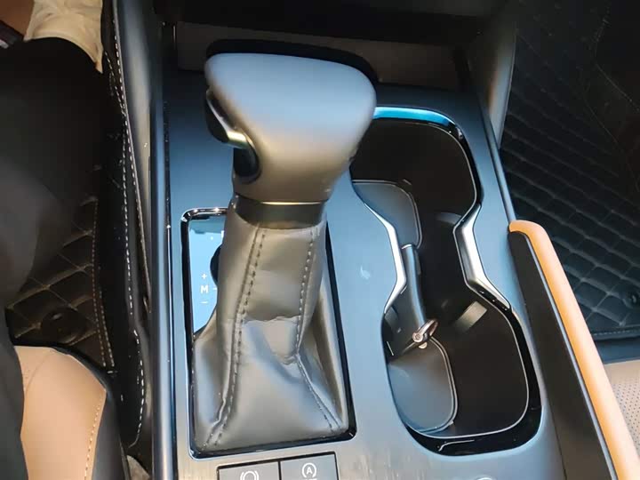 Фото 14 - Lexus ES