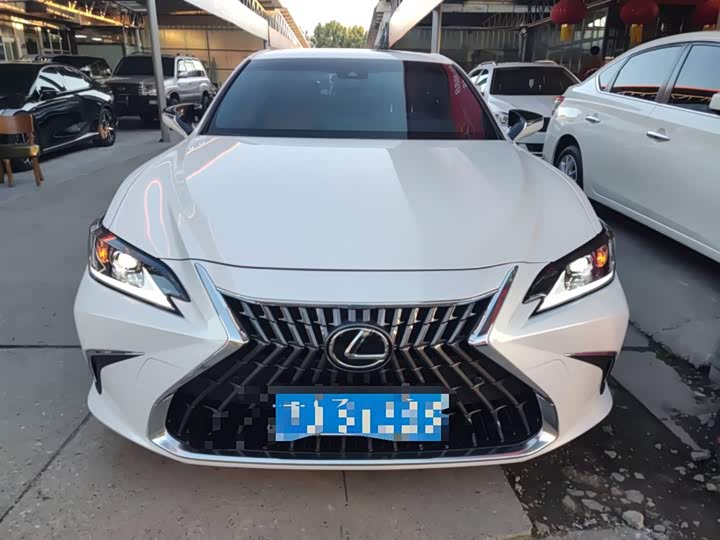 Фото 3 - Lexus ES