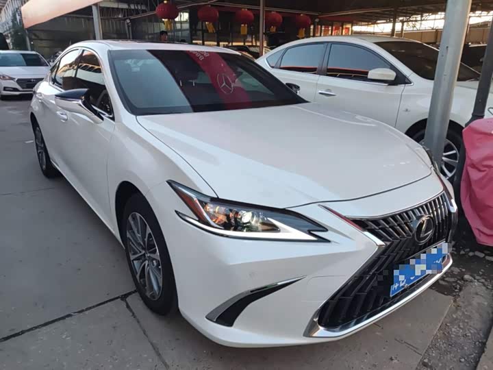 Фото 4 - Lexus ES