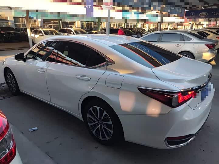 Фото 5 - Lexus ES