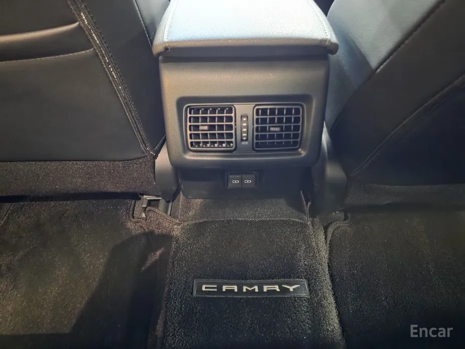 Фото 18 - Toyota Camry