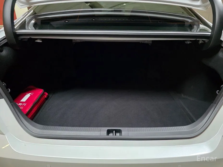 Фото 19 - Toyota Camry