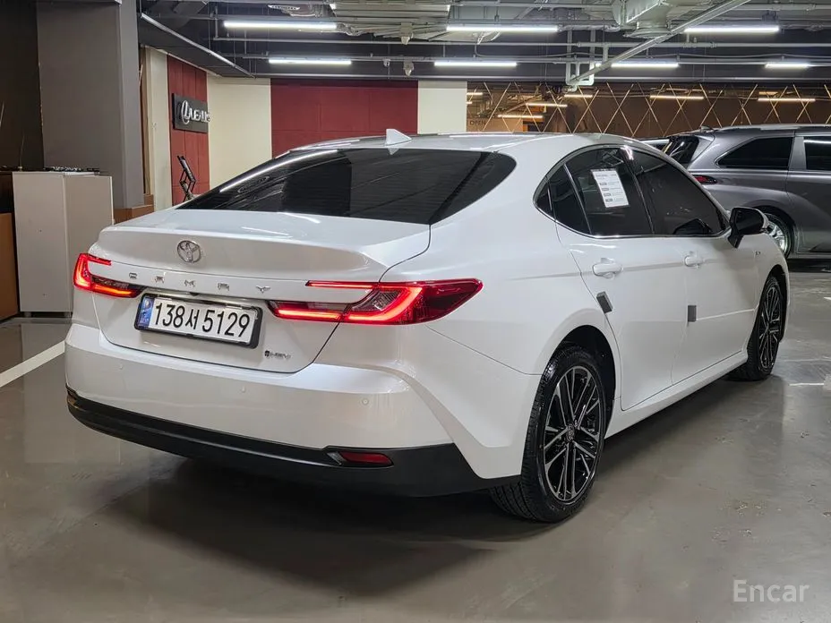 Фото 2 - Toyota Camry