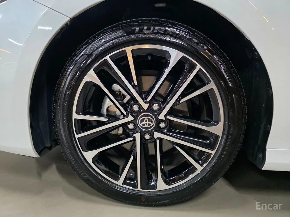 Фото 5 - Toyota Camry