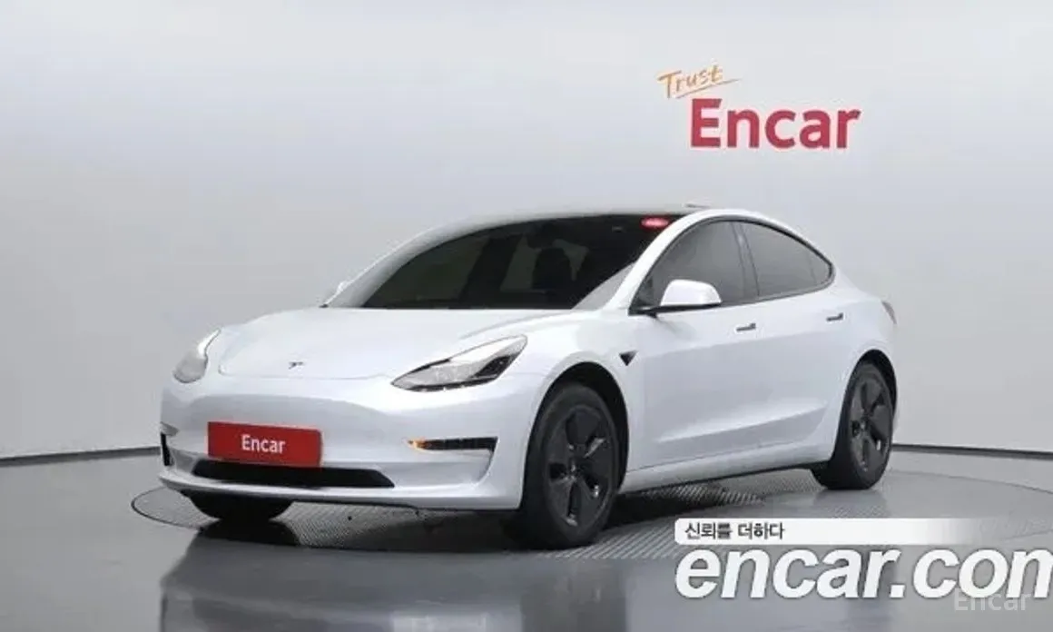 Фото 1 - Tesla Model 3