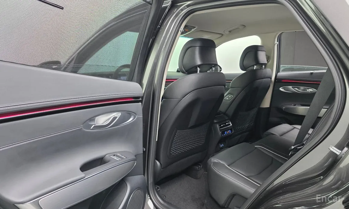 Фото 17 - Genesis GV70