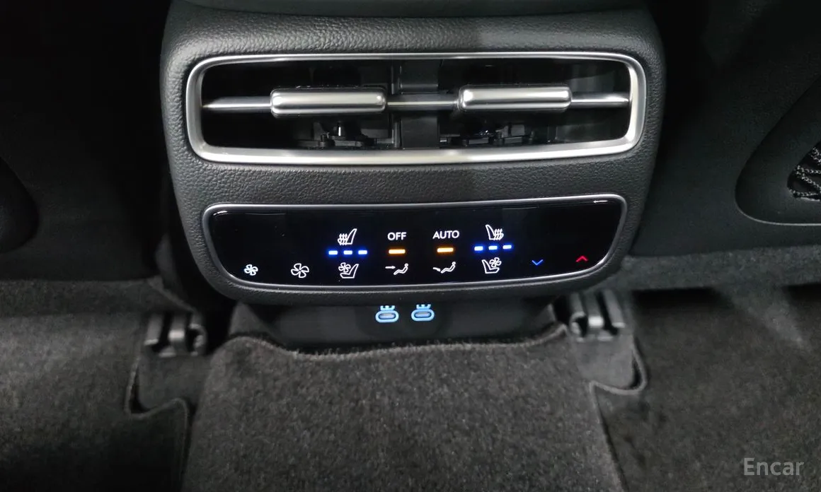 Фото 18 - Genesis GV70