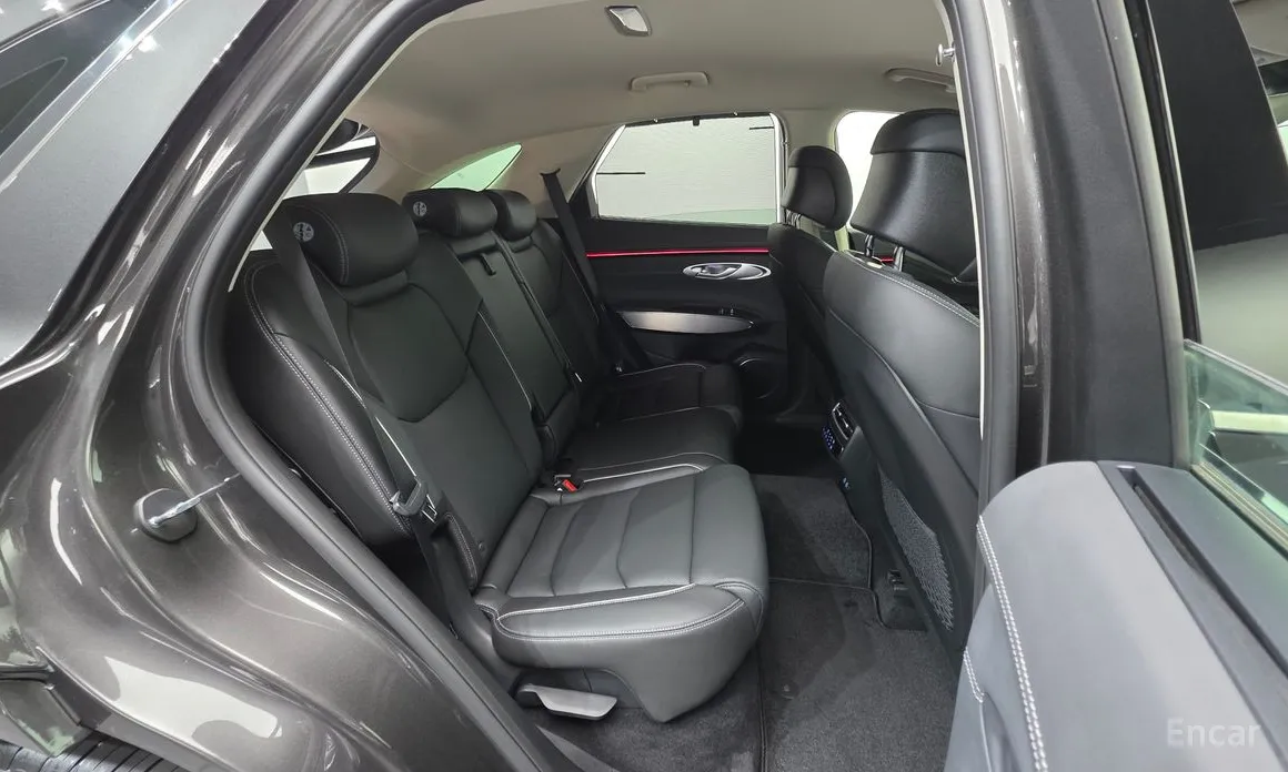 Фото 19 - Genesis GV70