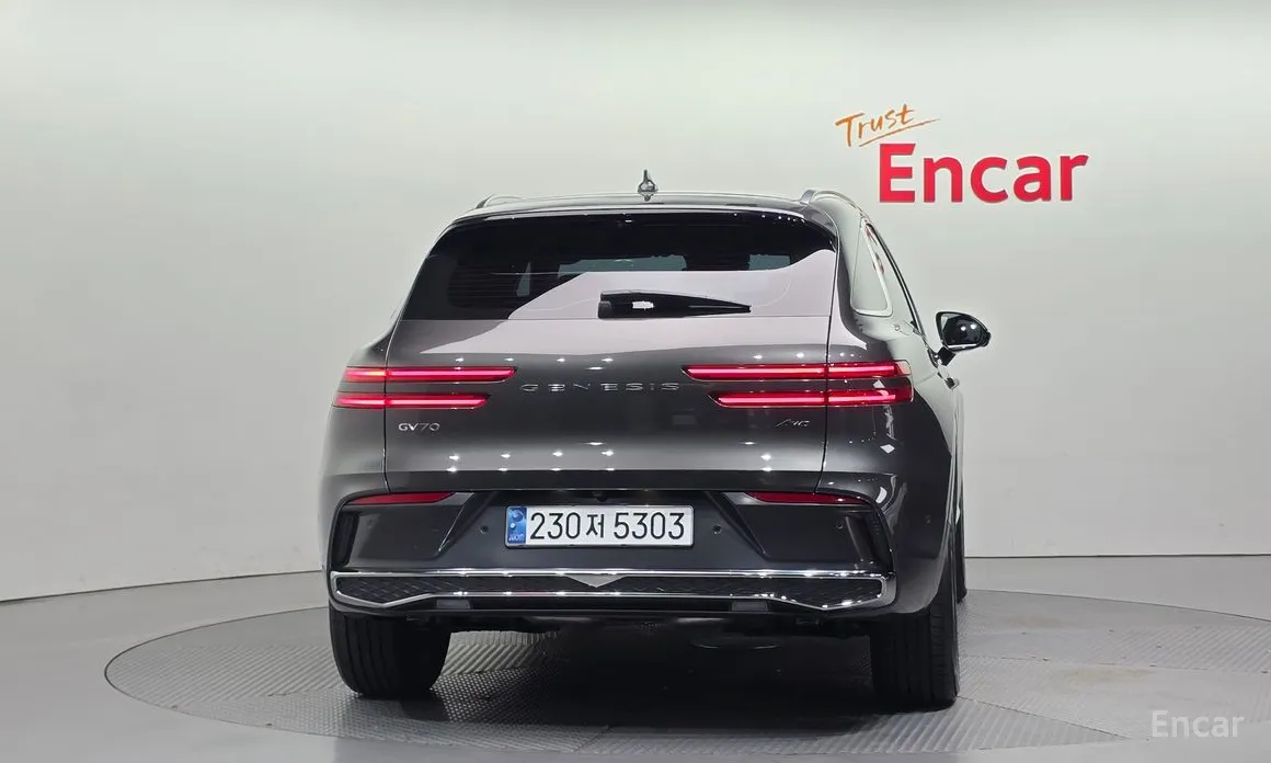 Фото 4 - Genesis GV70