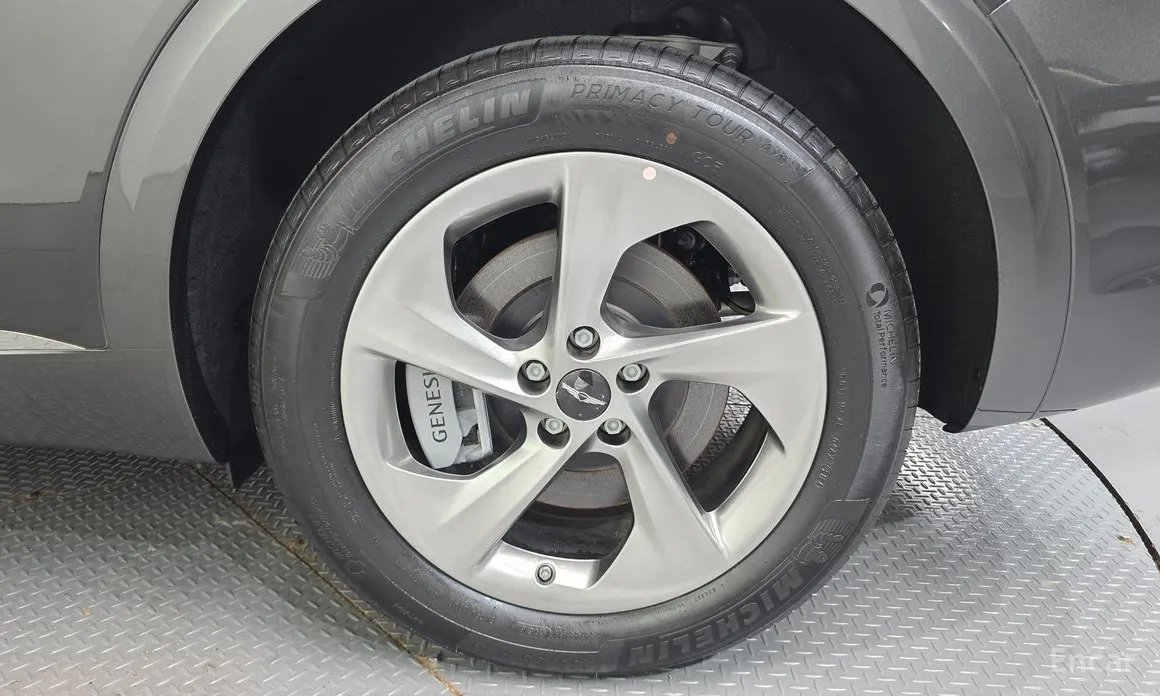 Фото 5 - Genesis GV70