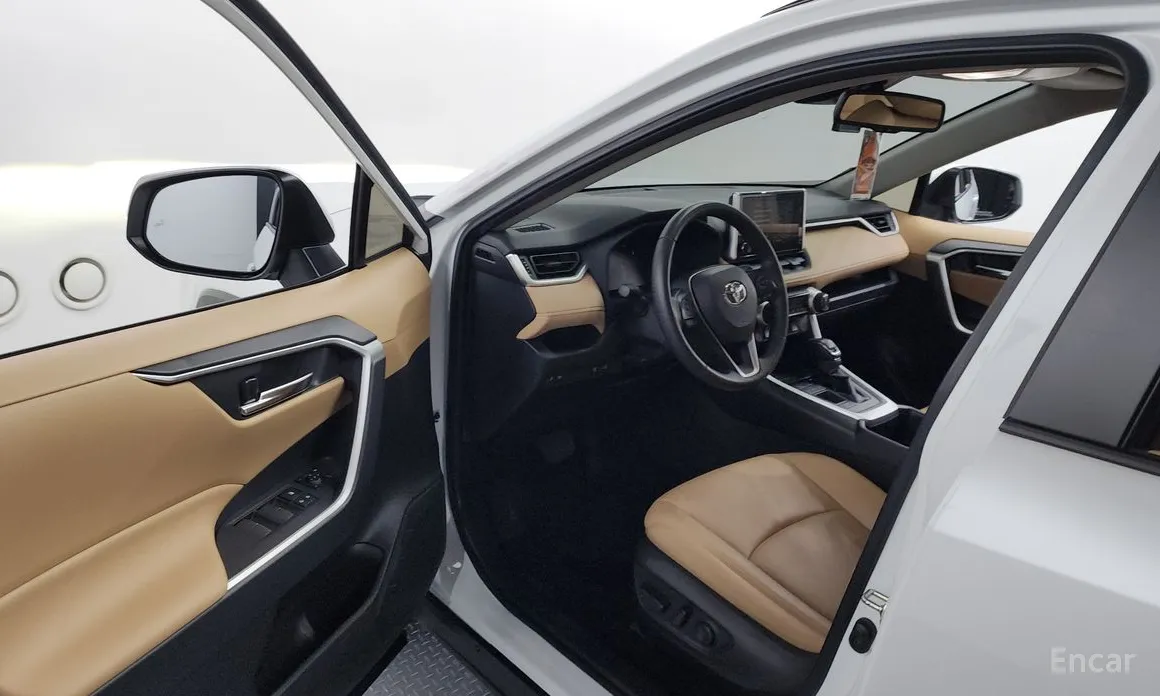 Фото 10 - Toyota RAV4