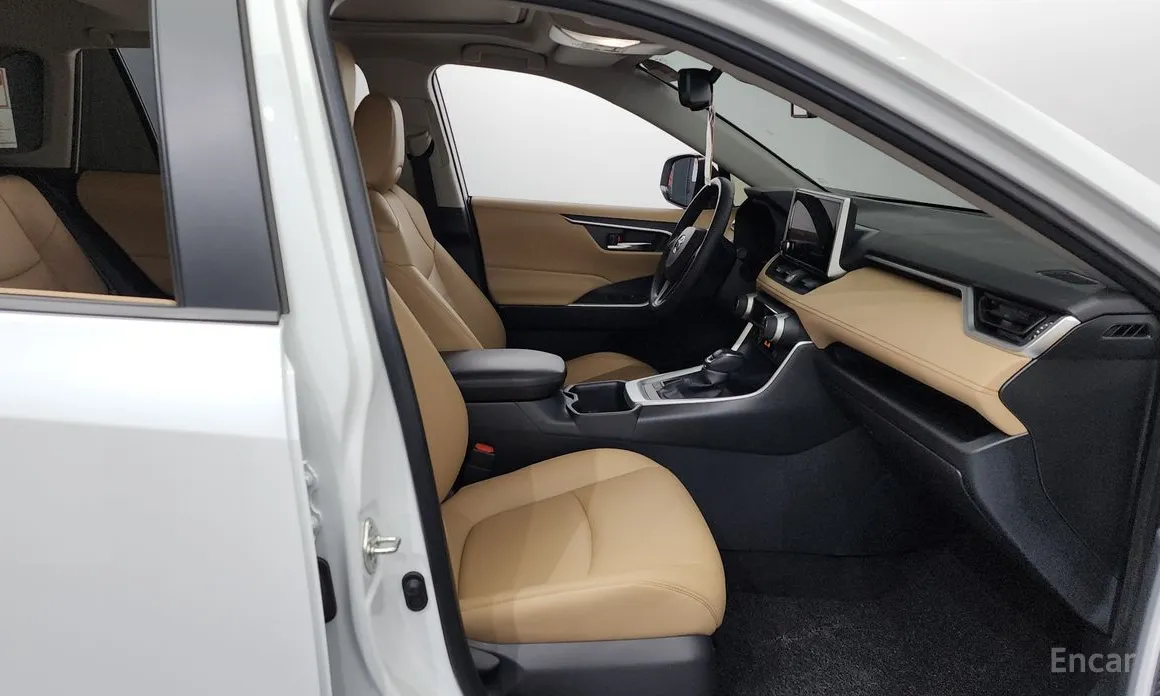 Фото 11 - Toyota RAV4