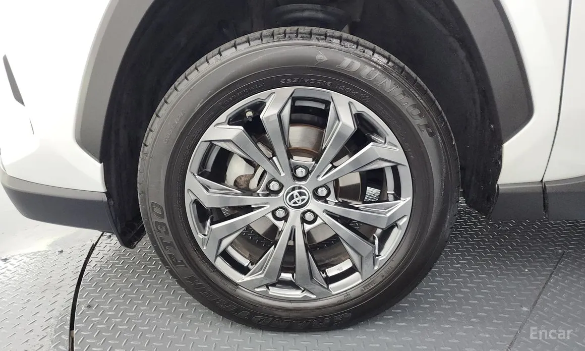 Фото 5 - Toyota RAV4