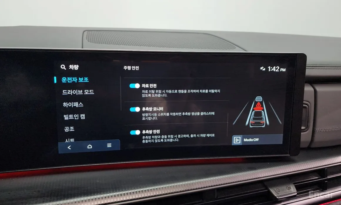 Фото 16 - Hyundai Santa Fe