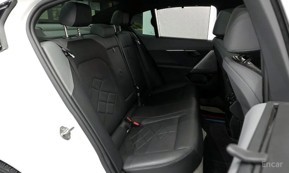 Фото 12 - BMW i5