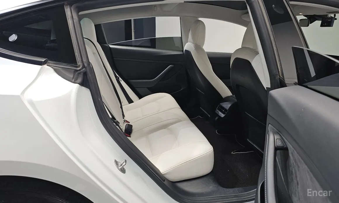 Фото 12 - Tesla Model 3