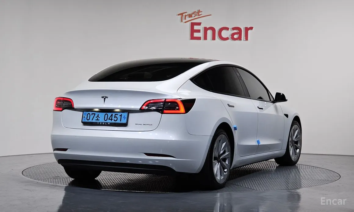 Фото 2 - Tesla Model 3