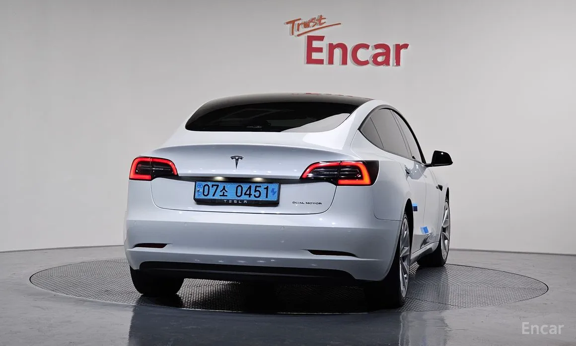 Фото 4 - Tesla Model 3