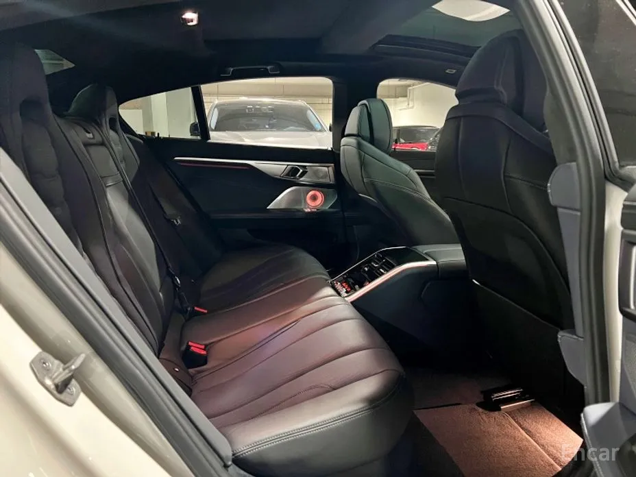 Фото 14 - BMW 8 Series