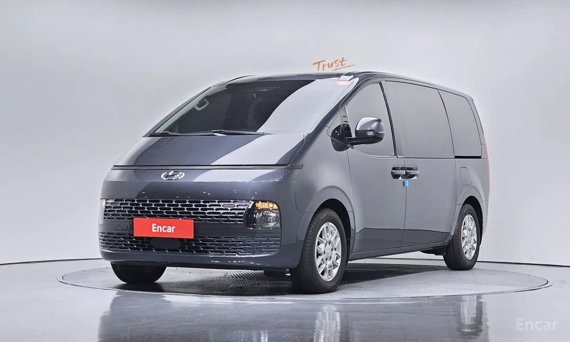 Фото 1 - Hyundai Staria