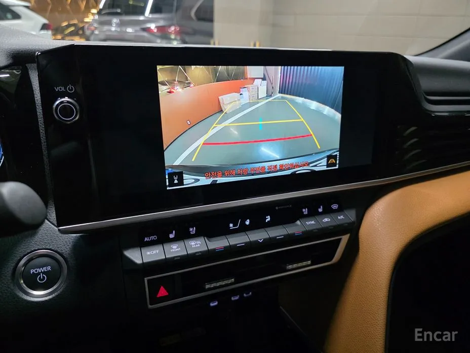 Фото 14 - Toyota Camry