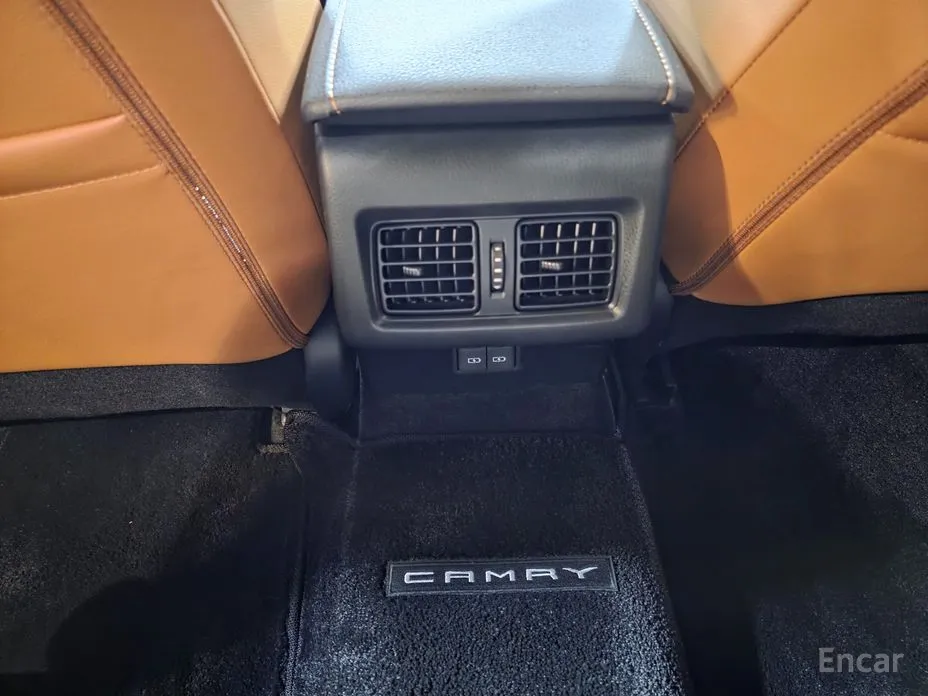 Фото 18 - Toyota Camry