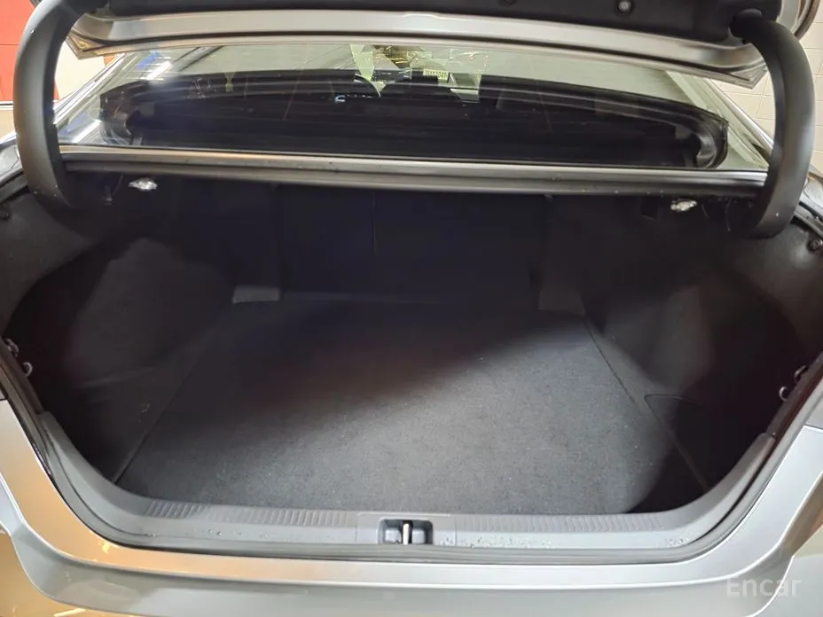 Фото 19 - Toyota Camry