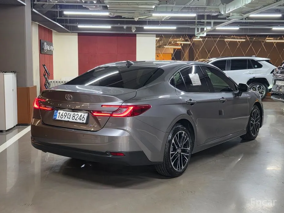 Фото 2 - Toyota Camry