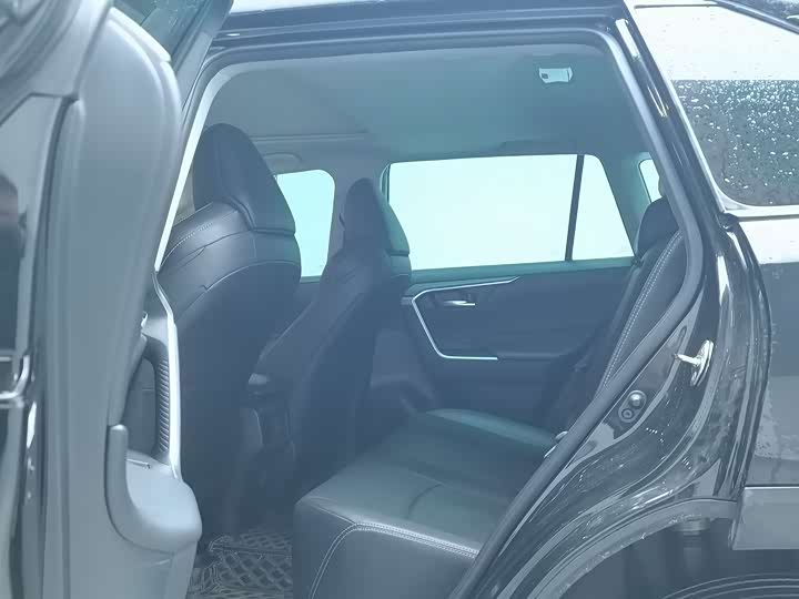 Фото 7 - Toyota Wildlander