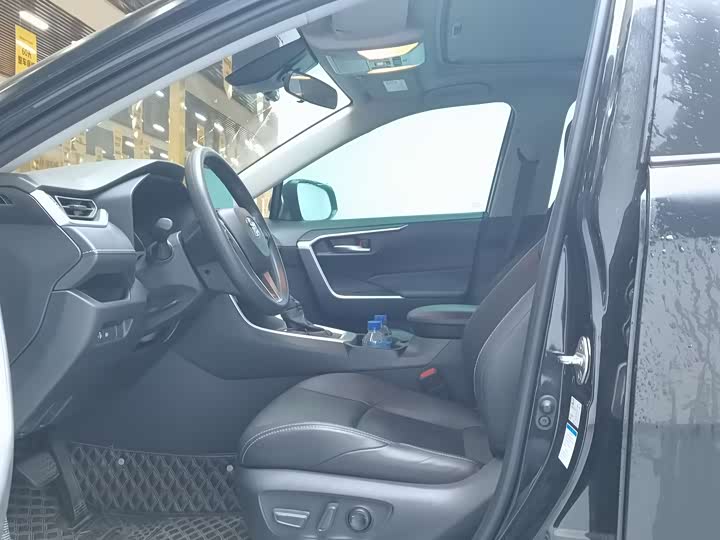 Фото 8 - Toyota Wildlander