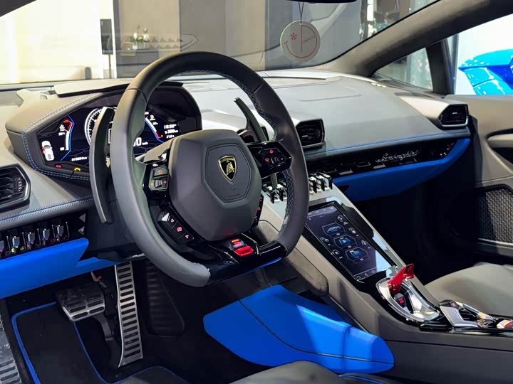 Фото 13 - Lamborghini Huracán