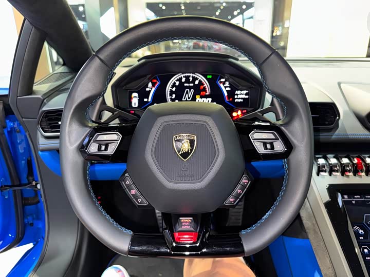 Фото 7 - Lamborghini Huracán