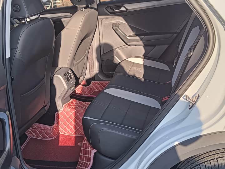 Фото 4 - Volkswagen T-Roc