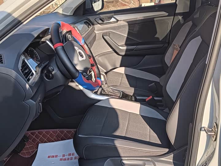 Фото 6 - Volkswagen T-Roc