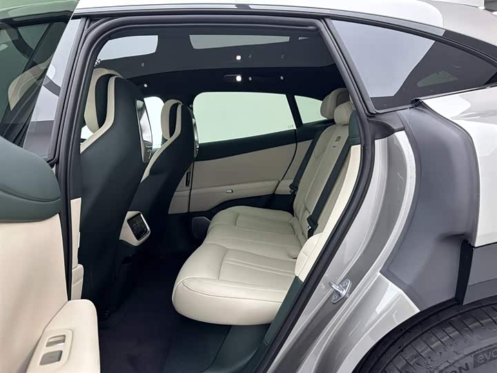 Фото 18 - Xiaomi YU7