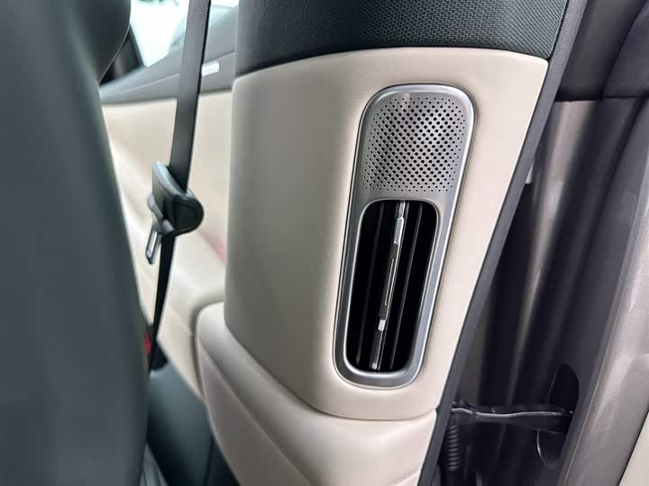 Фото 22 - Xiaomi YU7