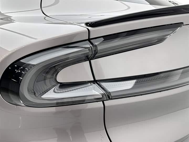 Фото 28 - Xiaomi YU7