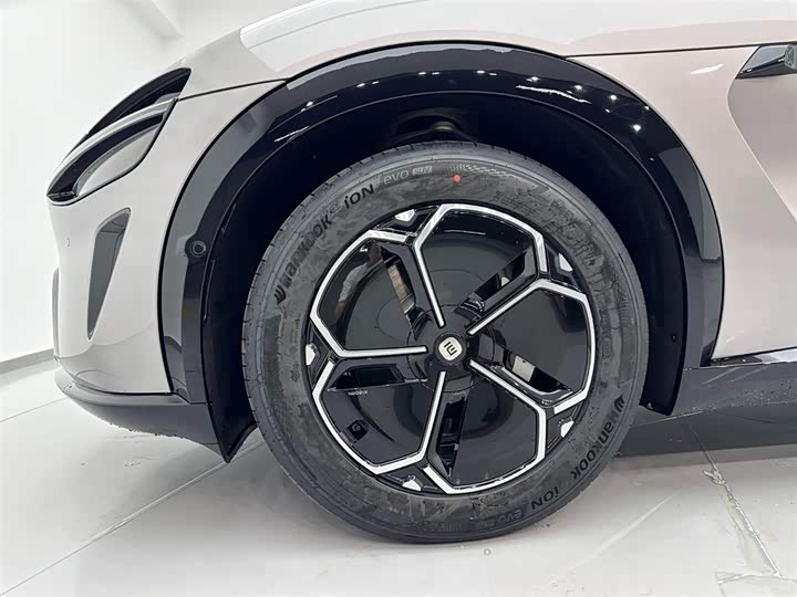 Фото 30 - Xiaomi YU7