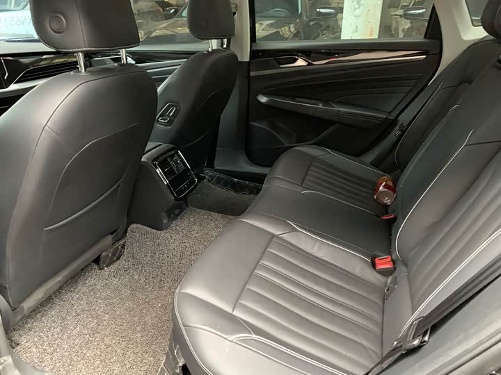 Фото 5 - Volkswagen Passat